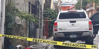 Matan hombre en interior de vehículo en Los Alcarrizos