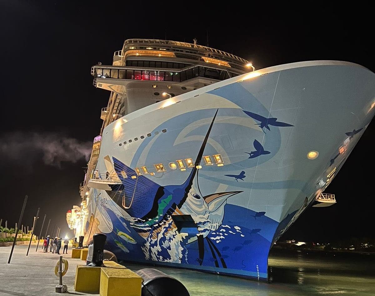 Autoridades logran desencallar crucero en Puerto Plata