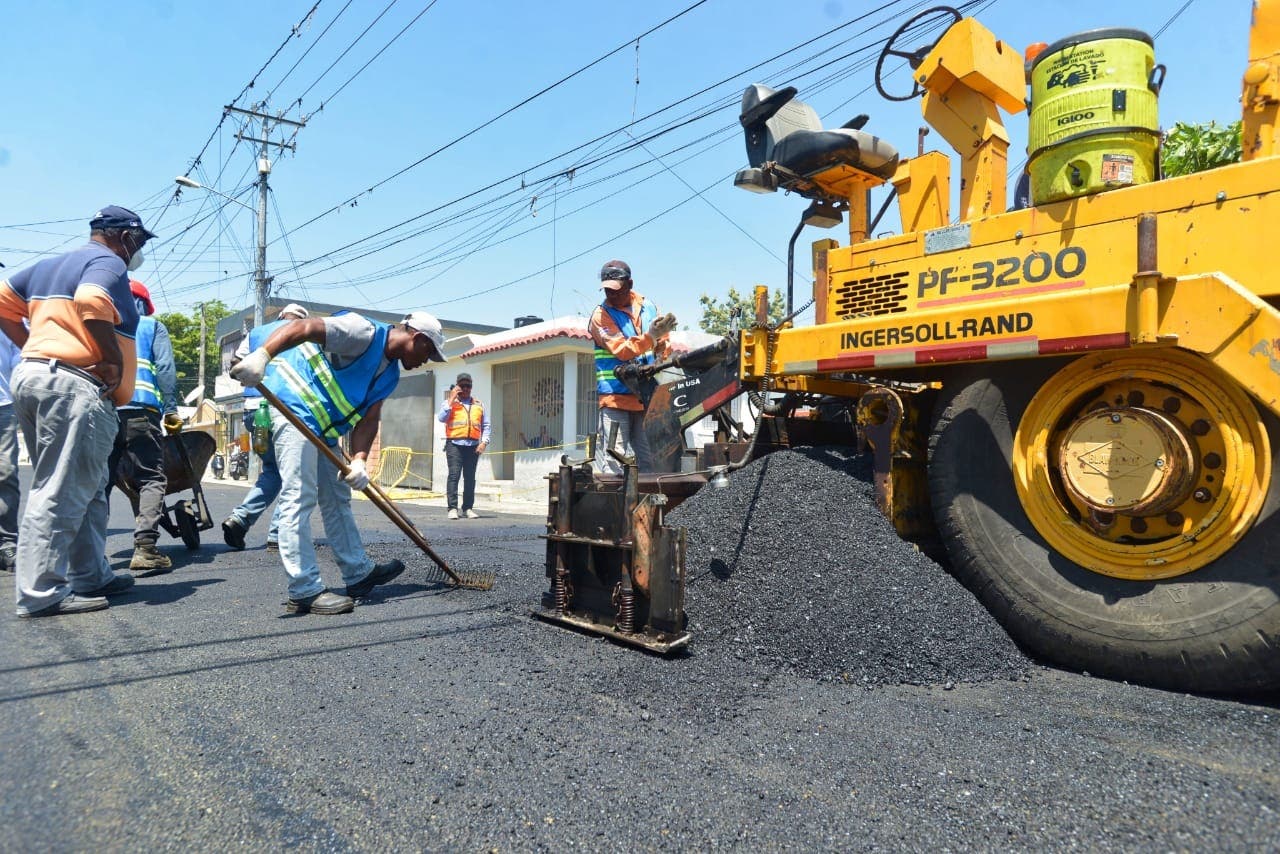 Presidente Luis Abinader encabeza vasto plan de asfaltado en la provincia La Vega 