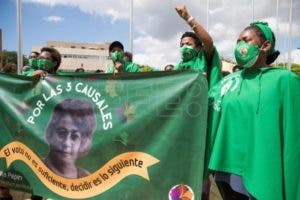 Mujeres dominicanas reivindican sus derechos frente al Congreso Nacional