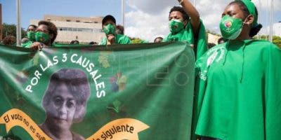 Mujeres dominicanas reivindican sus derechos frente al Congreso Nacional