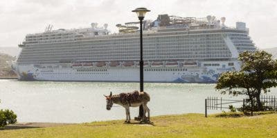 Crucero que encalló en Puerto Plata permanecerá dos días en muelle