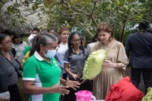 Vicepresidenta sostiene encuentro con mujeres emprendedoras de Espaillat