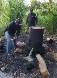 CECCOM desmantela fábrica de alcohol adulterado