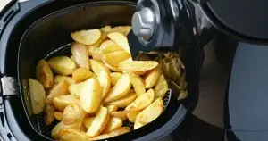 Cinco formas deliciosas de preparar papas en freidora de aire