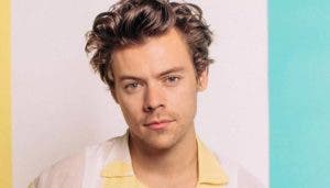 Harry Styles evoluciona de galán a ícono de la moda