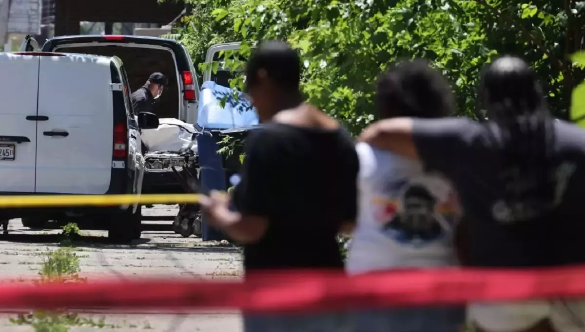 Hombre mata a sus tres hijas y a la madre de estas en una iglesia y luego se quitó la vida