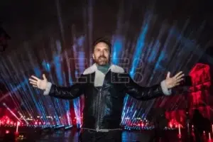 Artista David Guetta produce video musical para difundir alegría