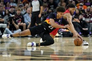 Suns remontan sin Booker ni Paul, aplastan a Trail Blazers