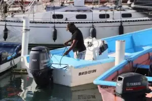 Presidente Abinader le construye muelle a pescadores de Boca Chica