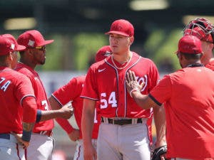 Nacionales permiten 29 carreras en juego de primavera contra Cardenales