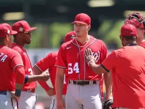 Nacionales permiten 29 carreras en juego de primavera contra Cardenales