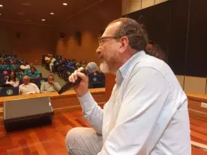 Escritor William Ospina: “Del encuentro de culturas surgirán historias para llenar más de mil años”