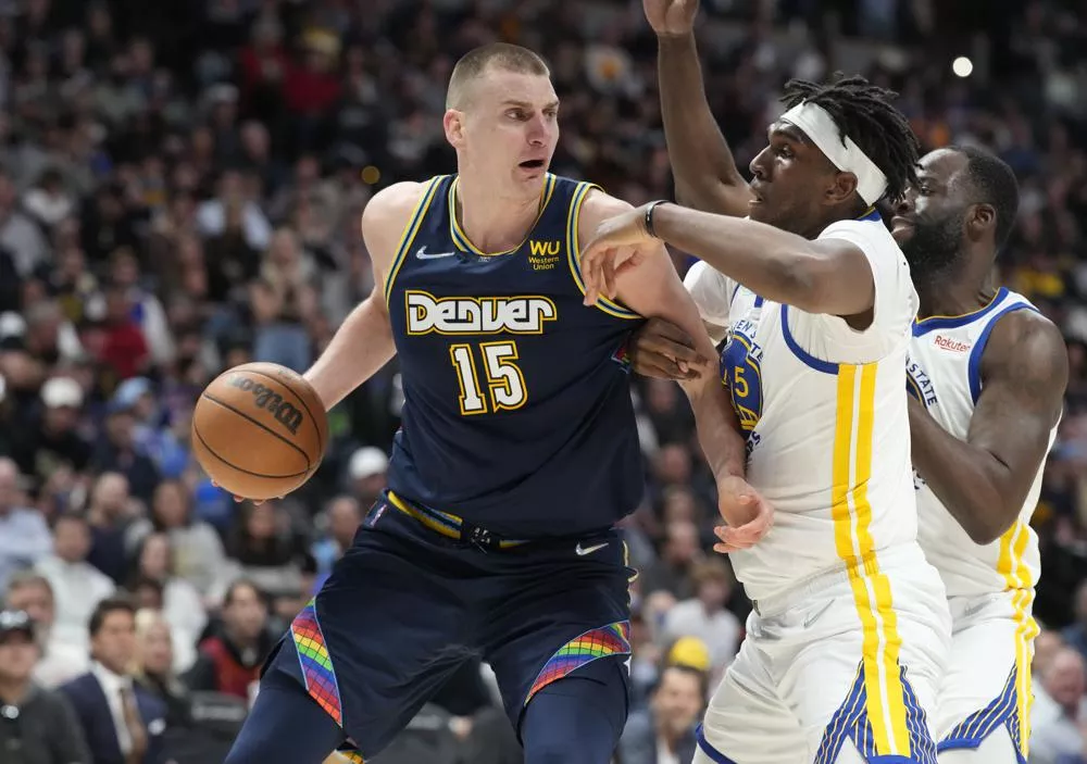 Jokic, Nuggets evitan la barrida con la victoria del Juego 4 sobre los Warriors