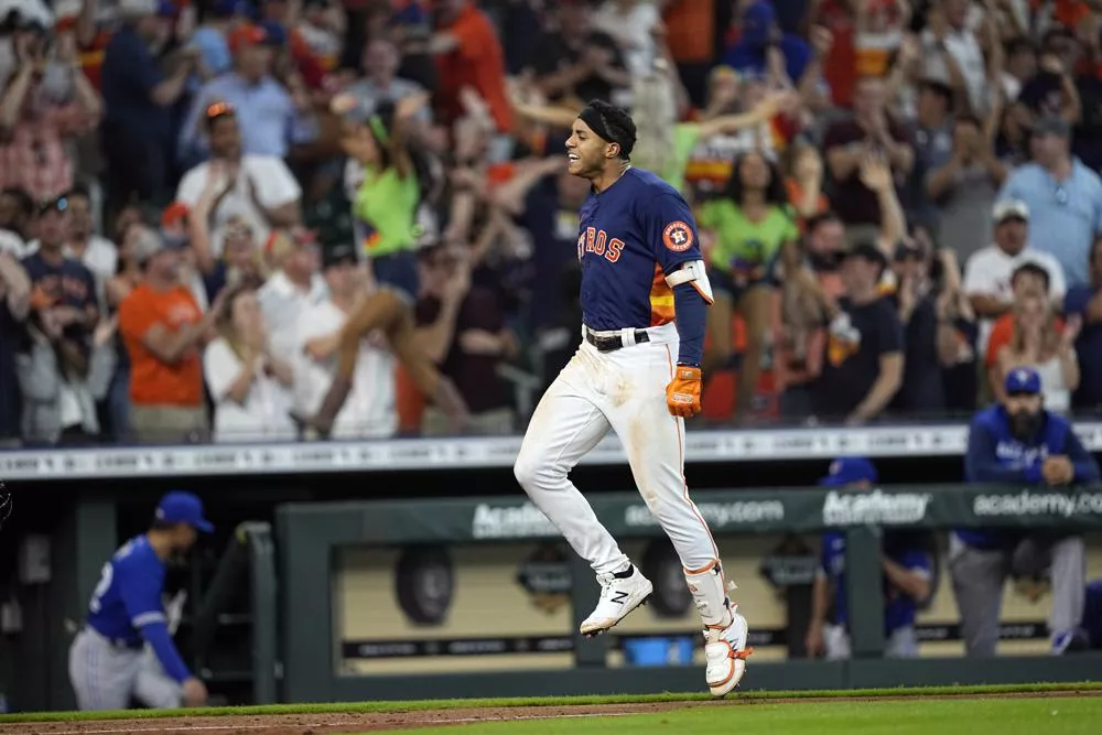 Jonrón de oro de Jeremy Peña da triunfo a los Astros sobre Azulejos