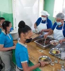 Suplidores del almuerzo escolar expresan preocupación por presuntas asignaciones de raciones sin licitación