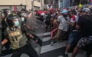 Perú marcha contra presidente Castillo