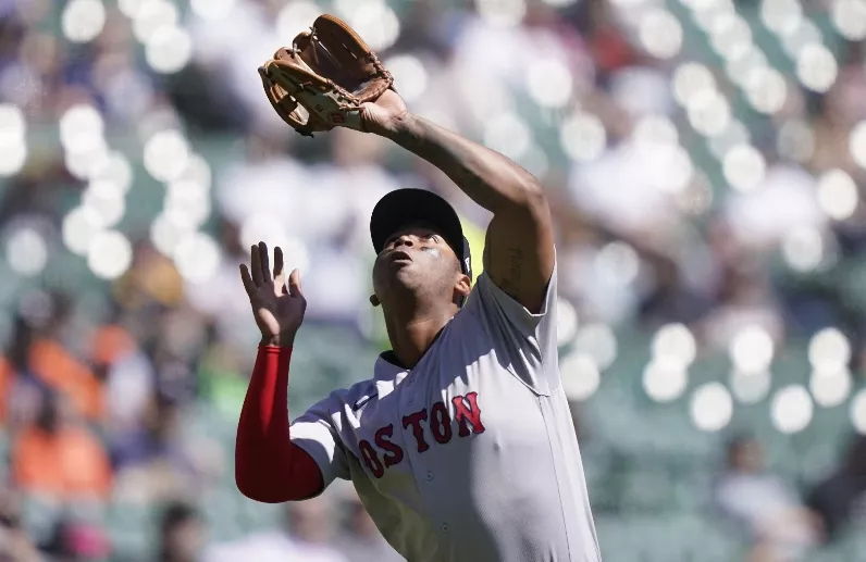 Bate de Devers impulsó a Boston frente a  Detroit