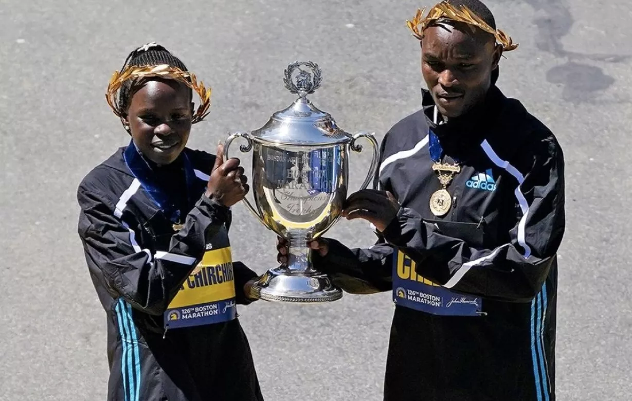 Los kenianos Evens Chebet y Peres Jepchirchir se llevaron los primeros lugares en Boston.