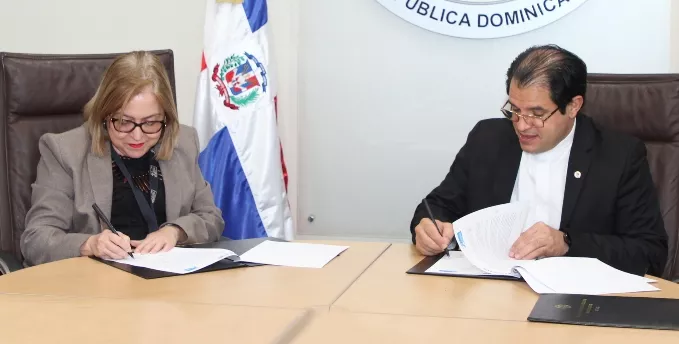 PUCMM e Instituto de Oncología  firman convenio