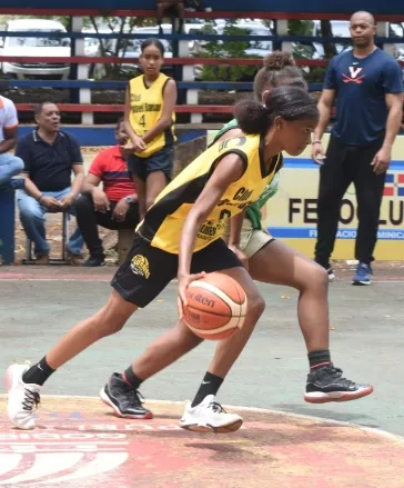 Rafael Barias, campeón en festival básket femenino U-13