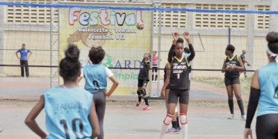 Varias Luces se corona en festival de voleibol