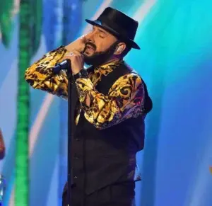 Juan Luis Guerra sorprende a Manny Cruz durante reality «Tu Cara Me Suena”