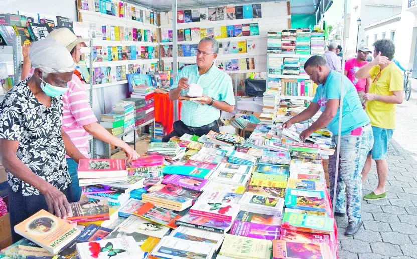 Más de 80 nuevos libros y revistas puestos a circular