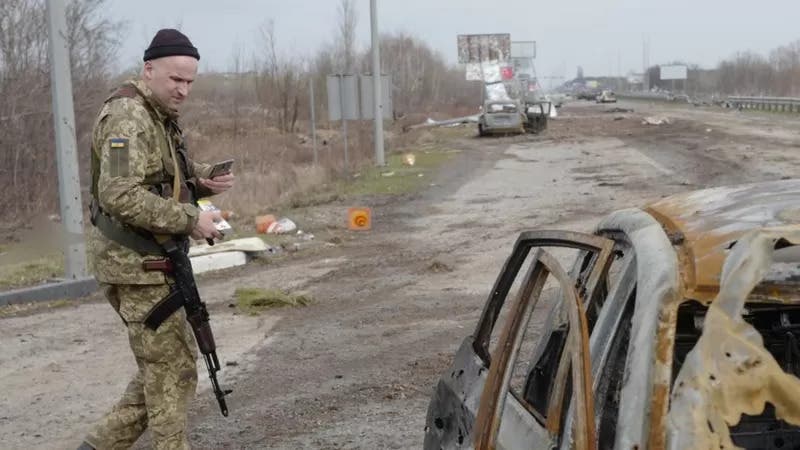 Rusia y Ucrania: la «terrible» evidencia sobre posibles crímenes de guerra hallada por la BBC a las afueras de Kiev