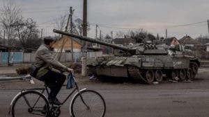 Un tanque ruso destruido en Trostyanets, Ucrania.