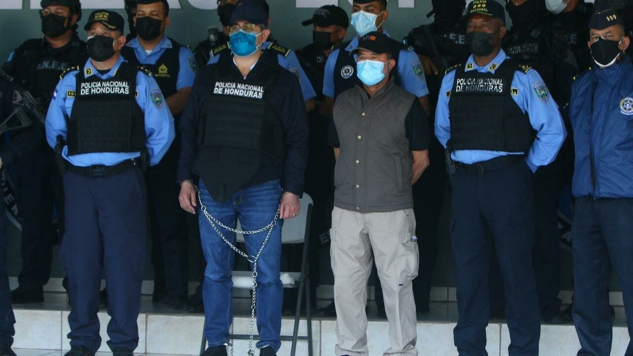 Posponen hora de extradición de expresidente hondureño Hernández a EEUU