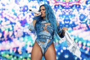 Karol G se despide de su icónica cabellera azul