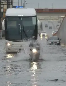 En tres horas cayó más agua que en medio mes de lluvia en Santo Domingo