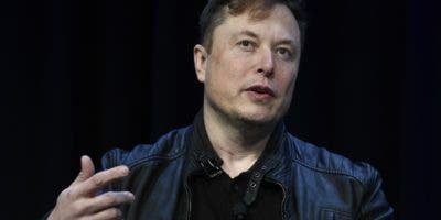 Musk amenaza con expulsar de Twitter a impostores