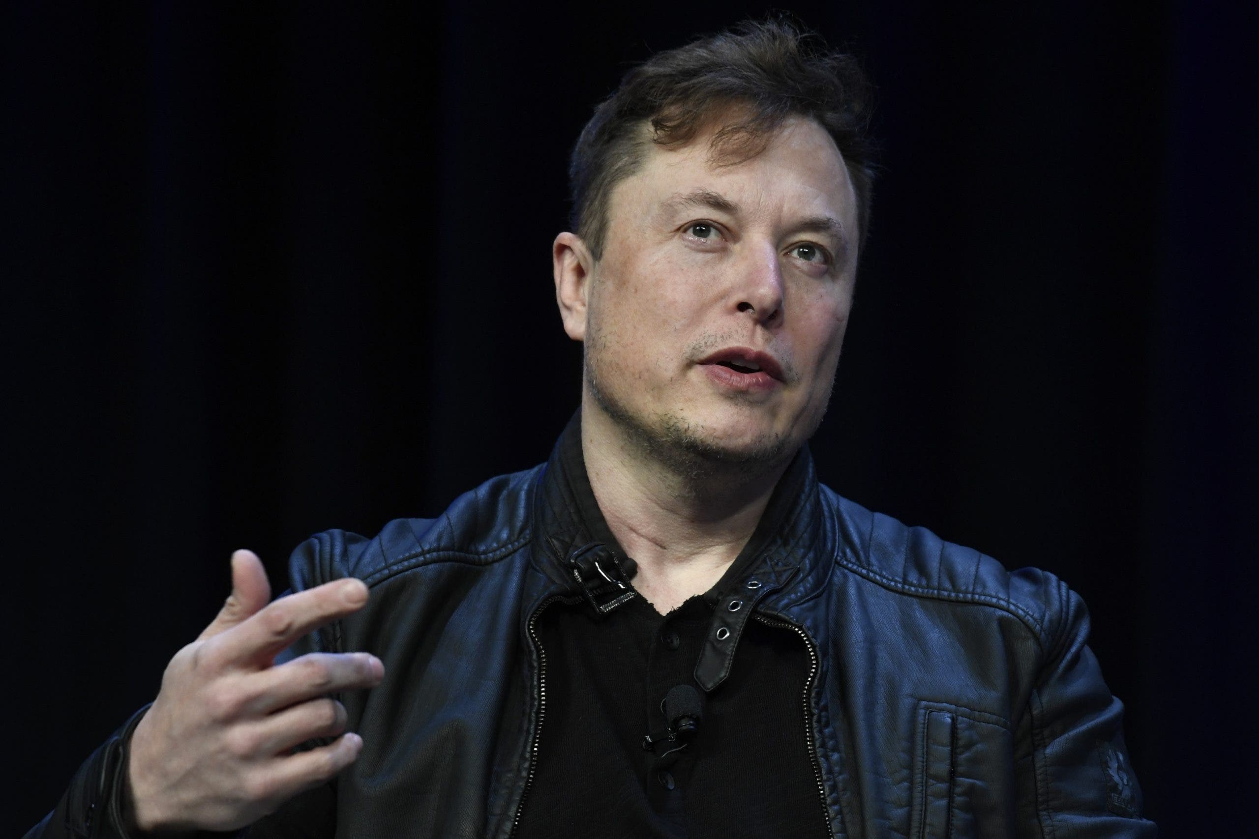 Musk amenaza con expulsar de Twitter a impostores
