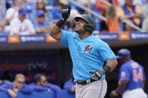 Jesús Aguilar y Marlins de Miami pactan por 1 año y 7,5 millones