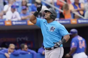 Jesús Aguilar y Marlins de Miami pactan por 1 año y 7,5 millones