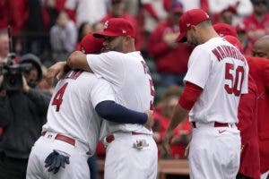 Albert Pujols vuelve a Cardenales, que aplastan a Piratas