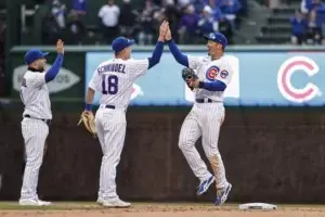 Ian Happ pega 3 hits; Cachorros abren campaña con triunfo