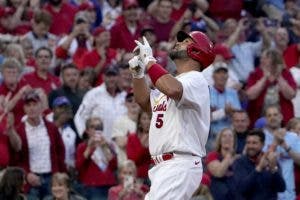 Albert Pujols da primer jonrón de regreso a San Luis y 680 en su carrera