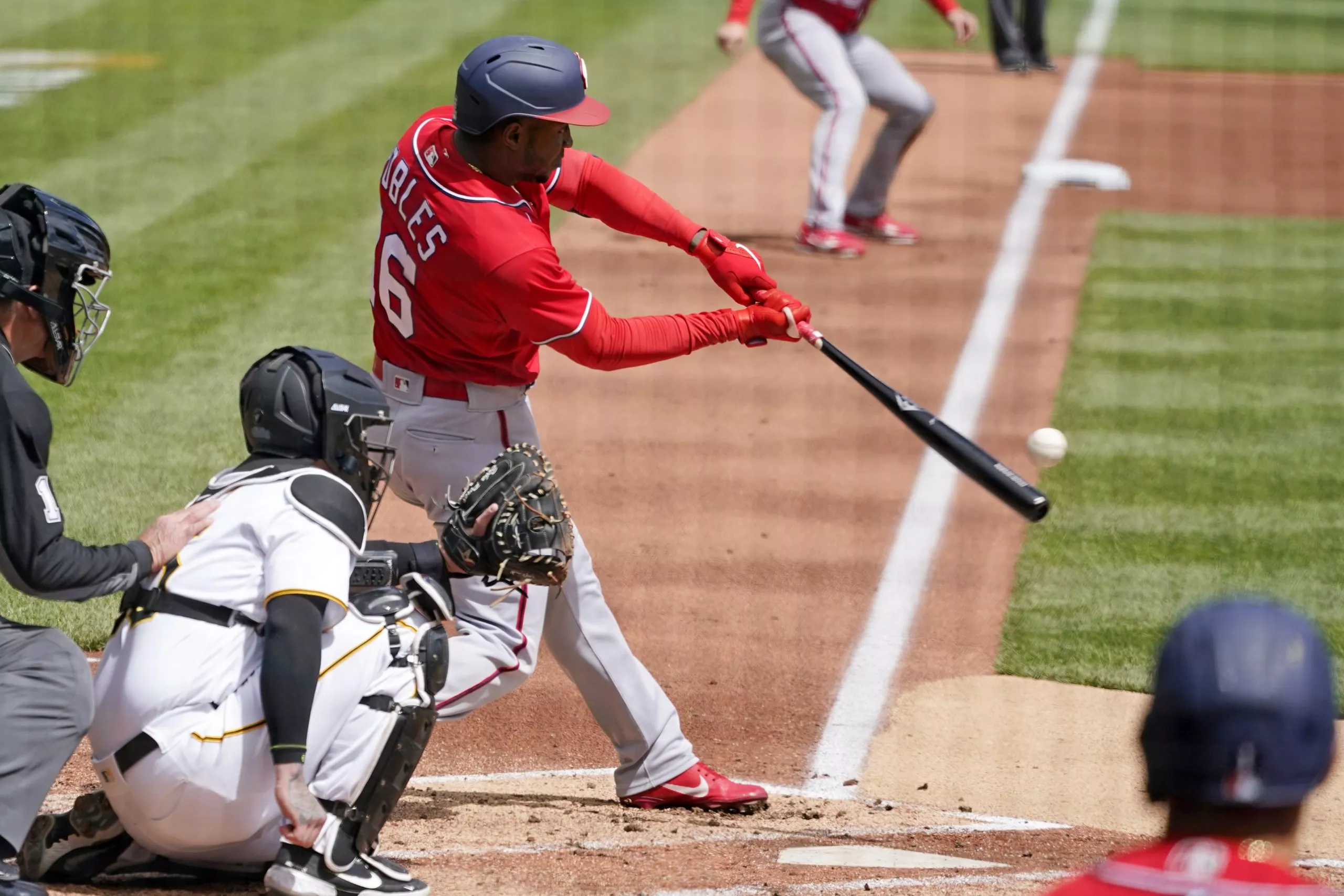 Bates dominicanos impulsan el triunfo de los Nacionales