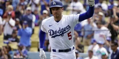 Freeman fuera del lineup de Dodgers, con los persistentes dolores