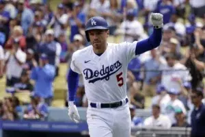 Freeman fuera del lineup de Dodgers, con los persistentes dolores