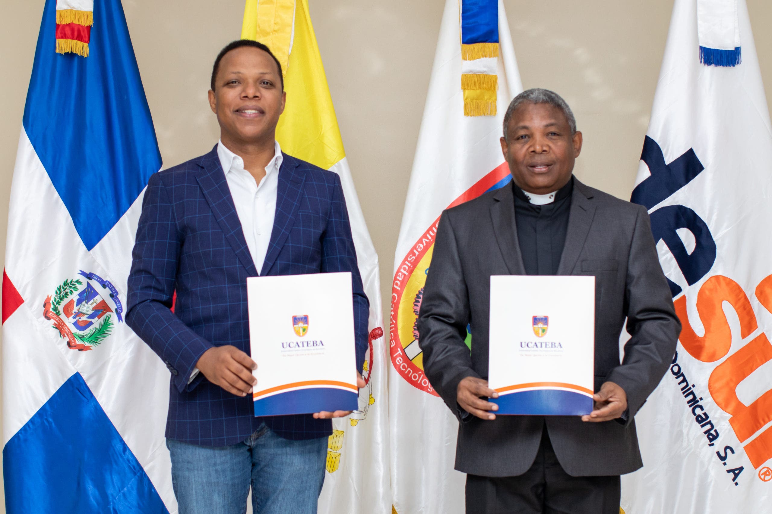 Edesur y Universidad Católica de Barahona firman acuerdo para formar ingenieros en electricidad