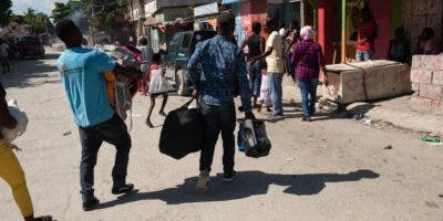 Haitianos repatriados denuncian “pesadilla” que viven en RD
