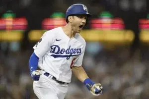 Dodgers ganan 5-2 pese al récord de Greene para Rojos