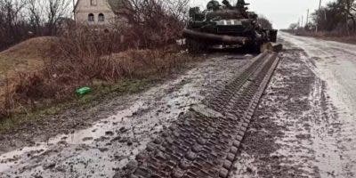 Tropas rusas bombardean un coche con pasajeros civiles