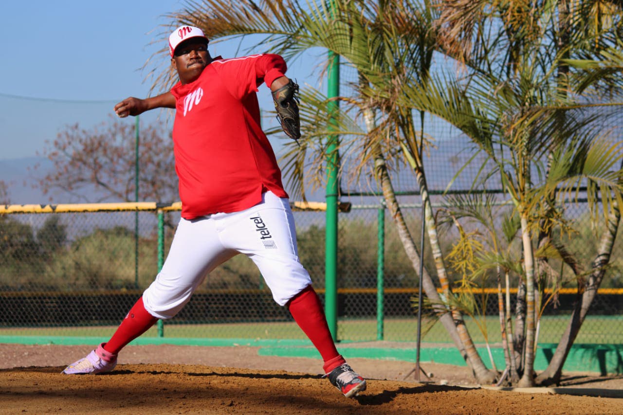 Dominicano ‘Jumbo’ Díaz pone encima medalla en Tokio que debut tardío en MLB