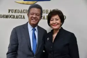 Leonel Fernández juramenta Josefina Pimentel como nueva rectora del IGLOBAL