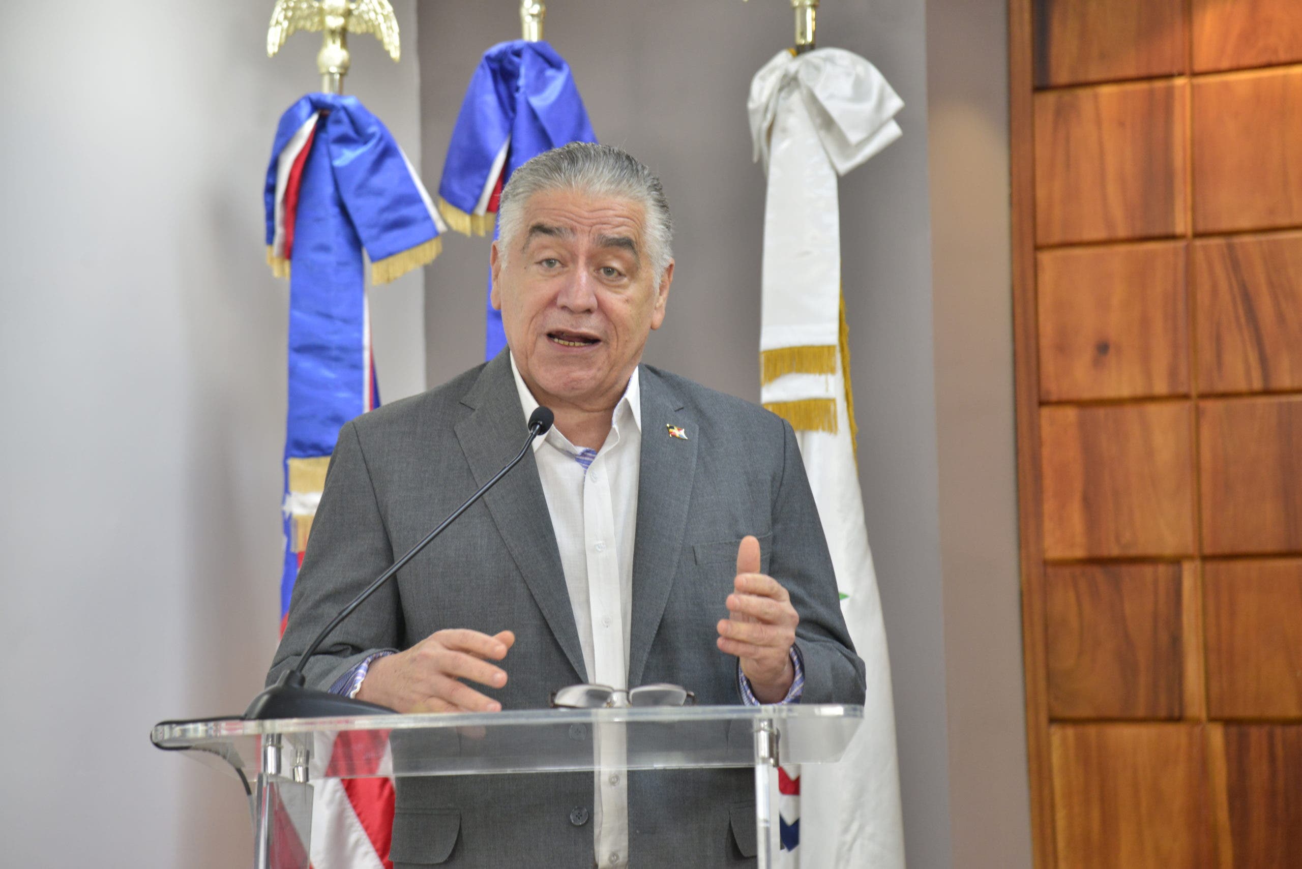 Soto Jiménez dice la política no debe nunca tocar a las Fuerzas Armadas